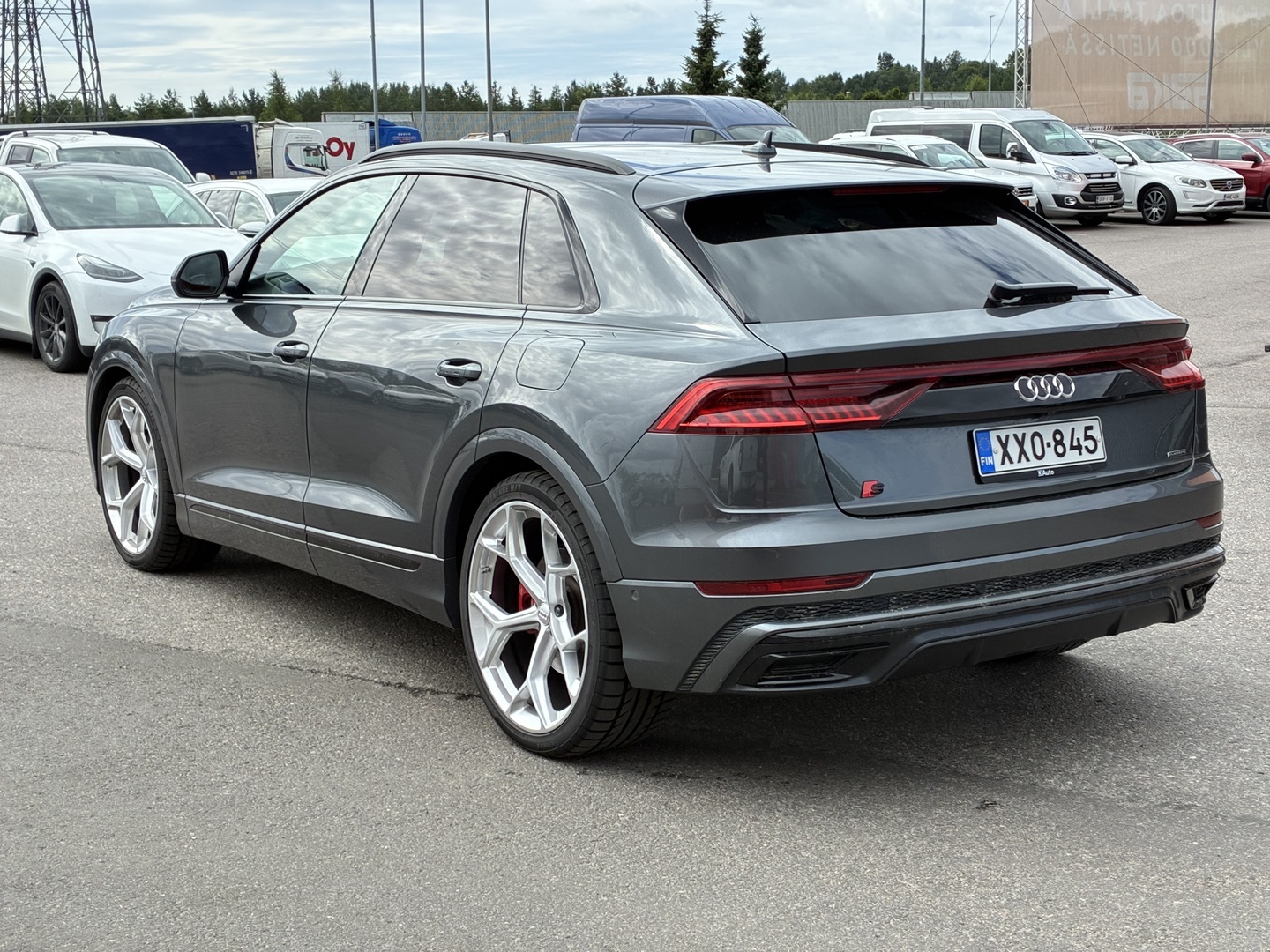 Audi - Q8 - 60 TFSI e 340 kW quattro tiptronic S Line - Maastoauto