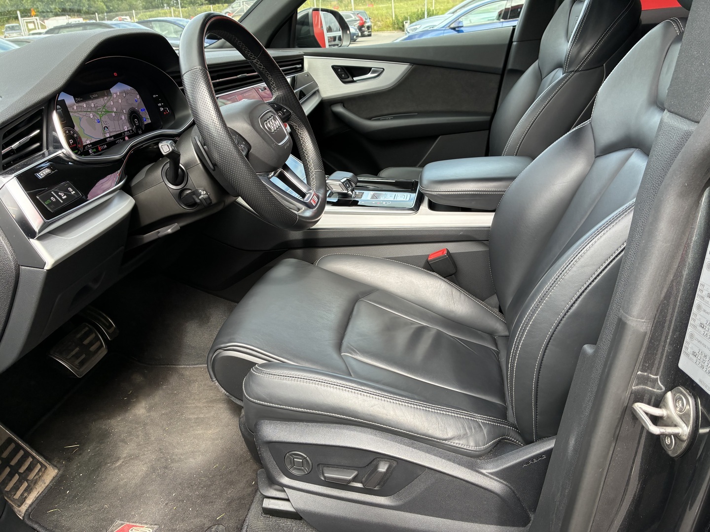 Audi - Q8 - 60 TFSI e 340 kW quattro tiptronic S Line - Maastoauto