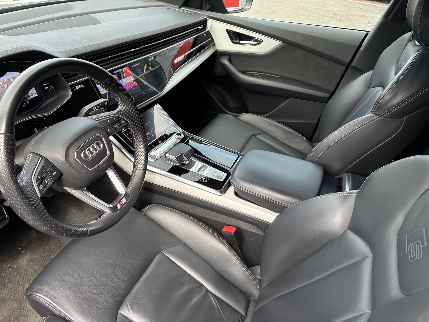 Audi - Q8 - 60 TFSI e 340 kW quattro tiptronic S Line - Maastoauto