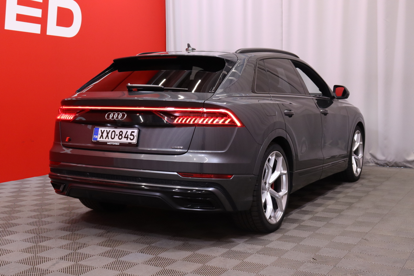 Audi - Q8 - 60 TFSI e 340 kW quattro tiptronic S Line - Maastoauto