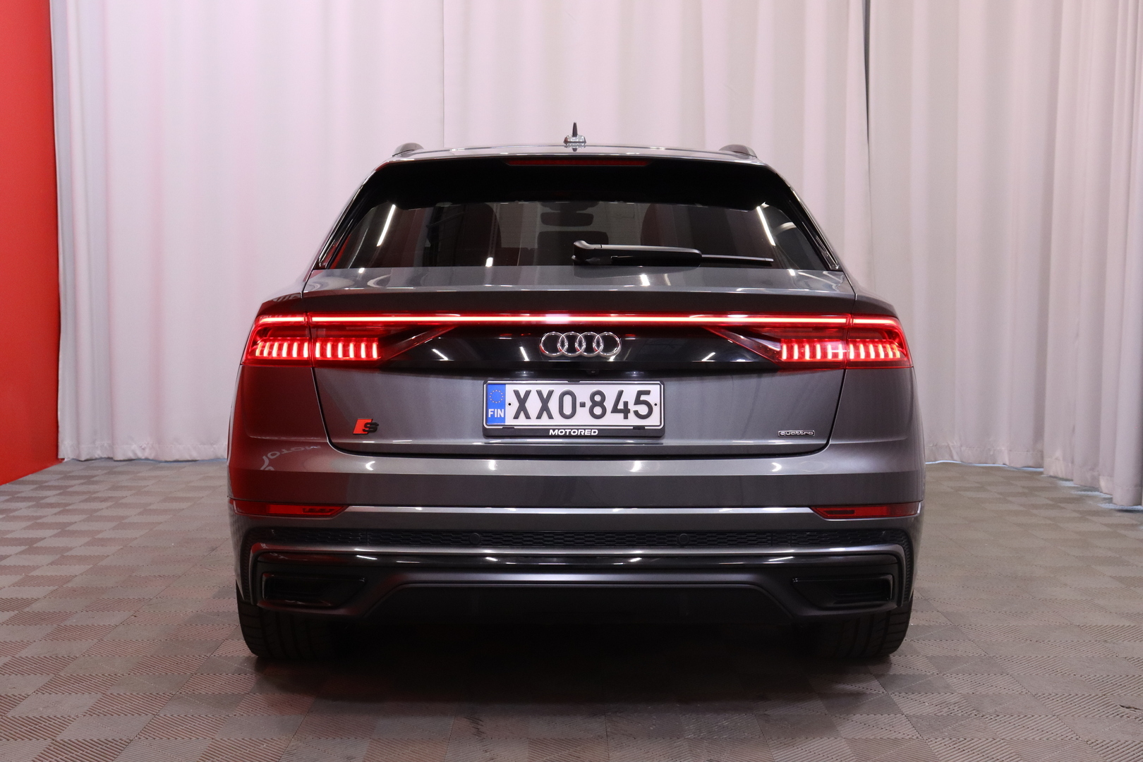 Audi - Q8 - 60 TFSI e 340 kW quattro tiptronic S Line - Maastoauto
