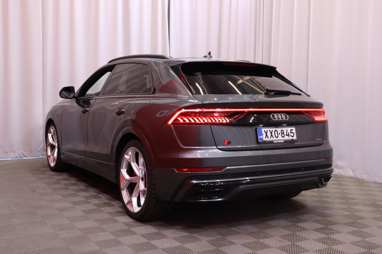 Audi - Q8 - 60 TFSI e 340 kW quattro tiptronic S Line - Maastoauto