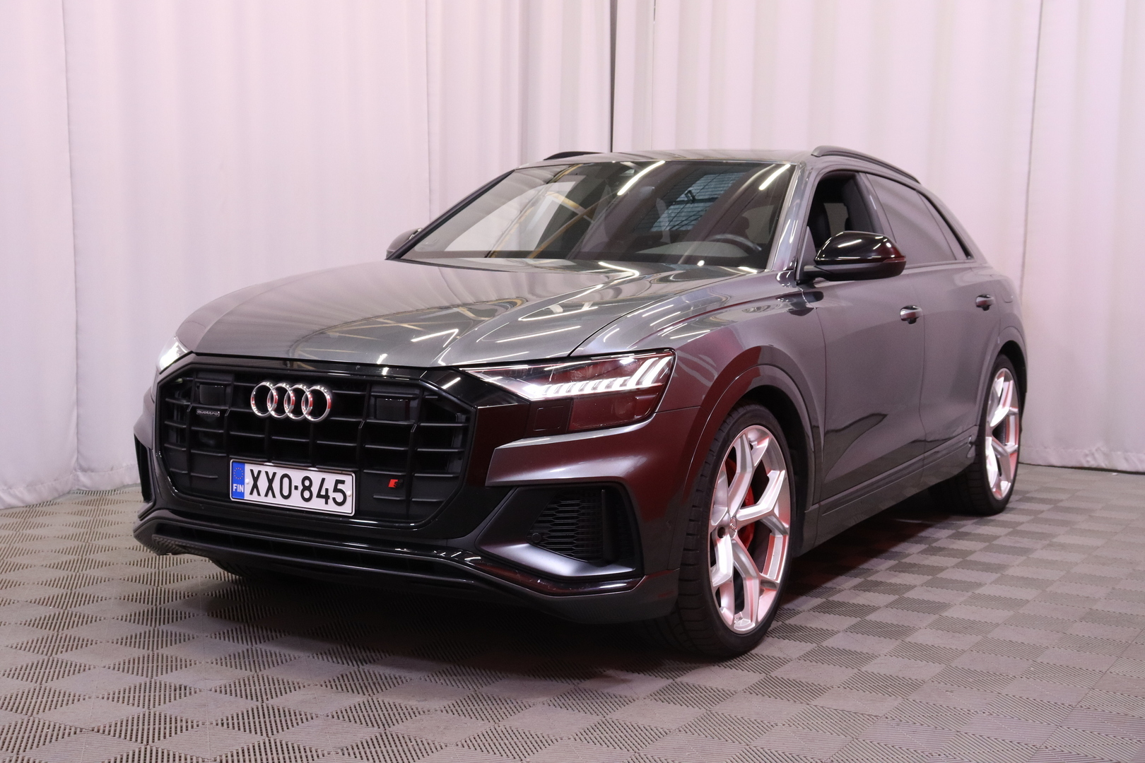 Audi - Q8 - 60 TFSI e 340 kW quattro tiptronic S Line - Maastoauto