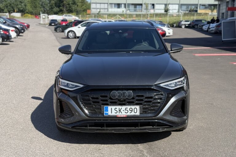 AUDI Q8 e-tron