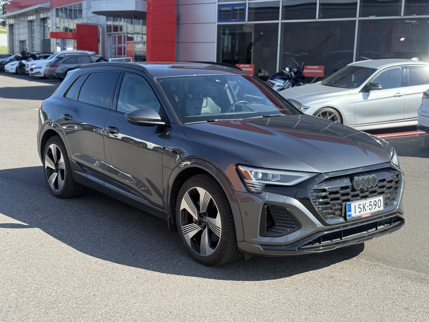 Audi - Q8 e-tron - SUV 50 Land of quattro S Line - Maastoauto