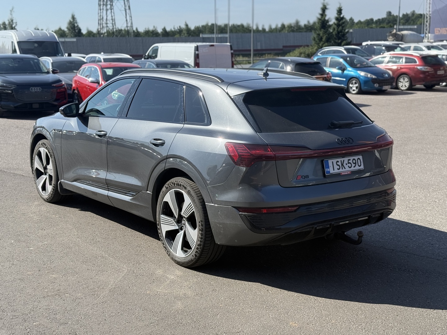 Audi - Q8 e-tron - SUV 50 Land of quattro S Line - Maastoauto