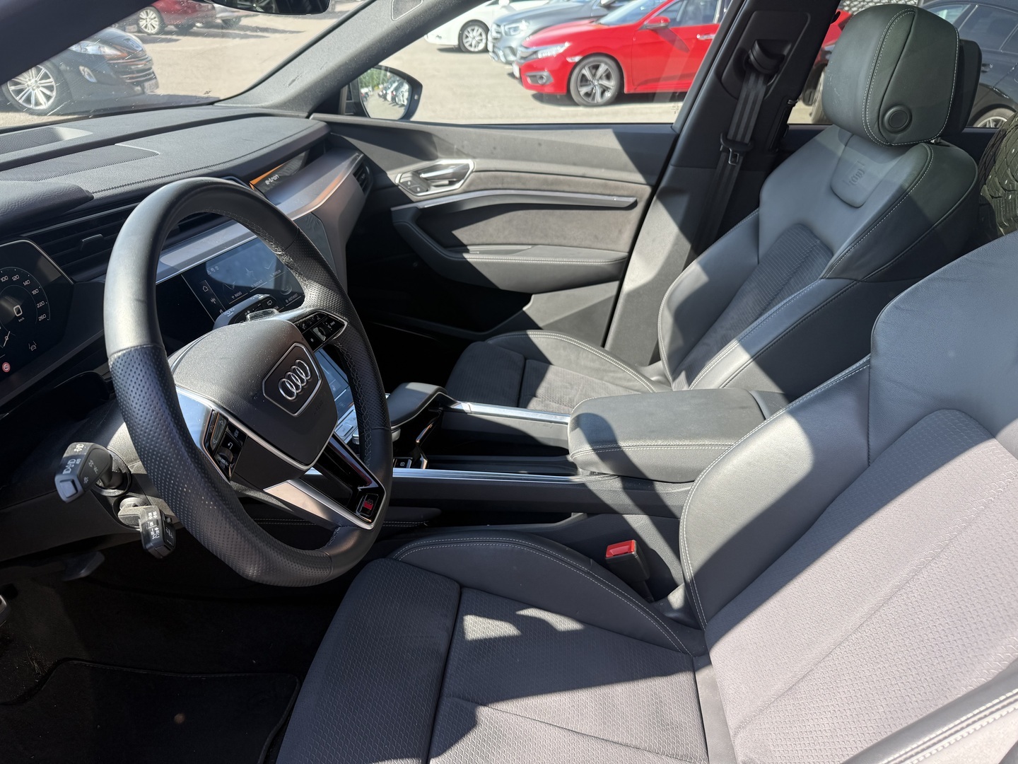 Audi - Q8 e-tron - SUV 50 Land of quattro S Line - Maastoauto