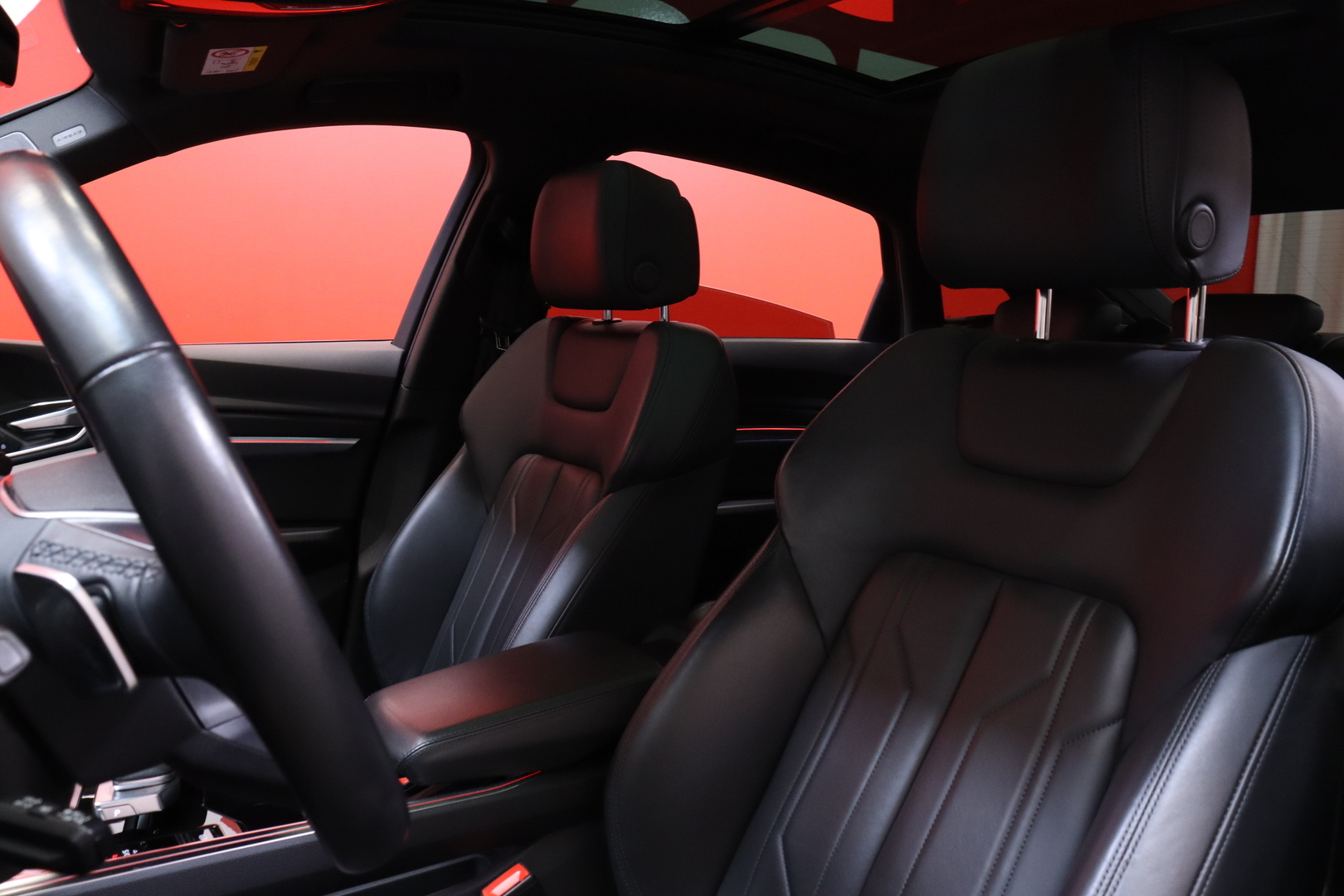 Audi - e-tron - Sportback 55 // 360°, Nahkapenkit, Bluetooth / Ambient / Panorama // - Maastoauto