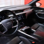 Audi - e-tron - Sportback 55 // 360°, Nahkapenkit, Bluetooth / Ambient / Panorama // - Maastoauto