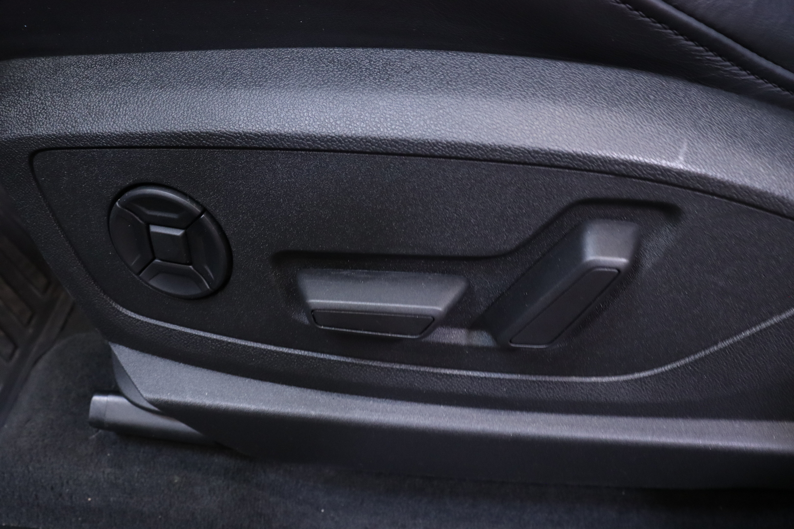 Audi - e-tron - Sportback 55 // 360°, Nahkapenkit, Bluetooth / Ambient / Panorama // - Maastoauto