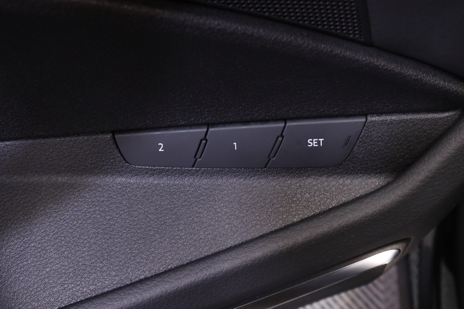Audi - e-tron - Sportback 55 // 360°, Nahkapenkit, Bluetooth / Ambient / Panorama // - Maastoauto