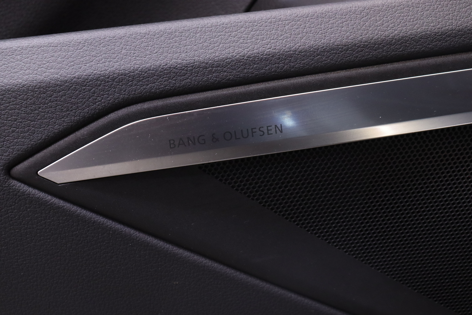 Audi - e-tron - Sportback 55 // 360°, Nahkapenkit, Bluetooth / Ambient / Panorama // - Maastoauto