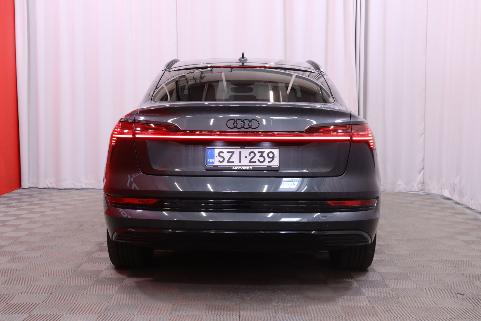 Audi - e-tron - Sportback 55 // 360°, Nahkapenkit, Bluetooth / Ambient / Panorama // - Maastoauto