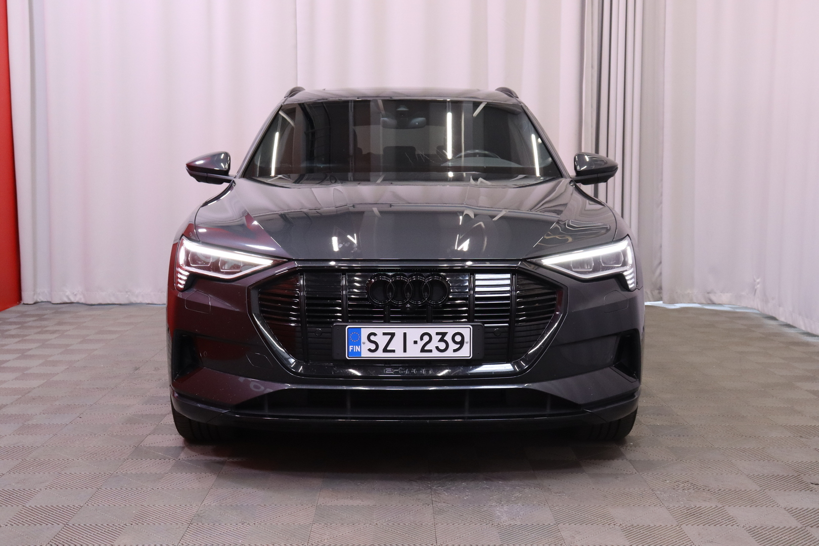 Audi - e-tron - Sportback 55 // 360°, Nahkapenkit, Bluetooth / Ambient / Panorama // - Maastoauto