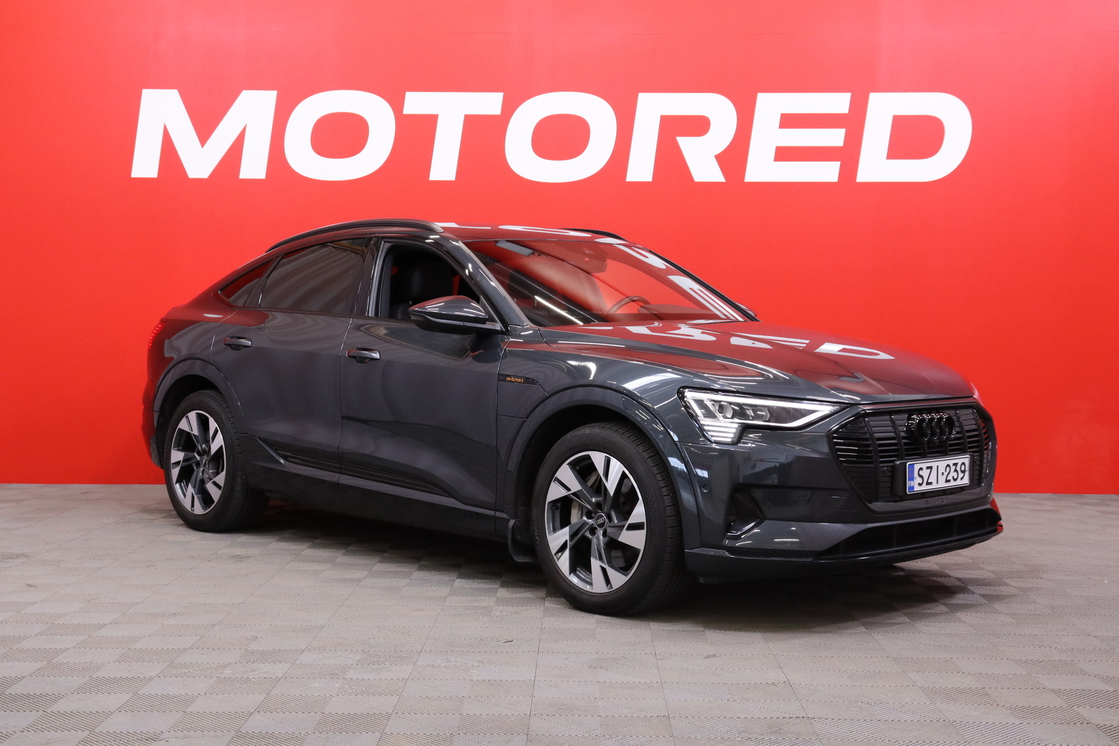 Audi - e-tron - Sportback 55 // 360°, Nahkapenkit, Bluetooth / Ambient / Panorama // - Maastoauto