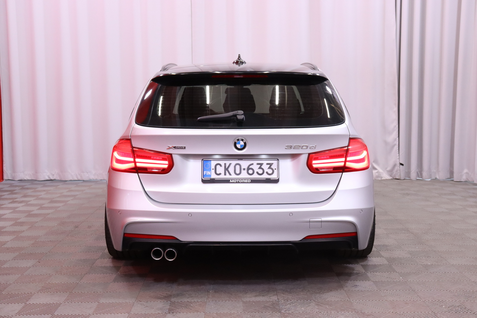 BMW - 320 - F31 Touring 320d A xDrive Business M Sport Edition // Suomi-auto / Vetokoukku / Sporttipenkit / Vakkari / Navi // - Farmari