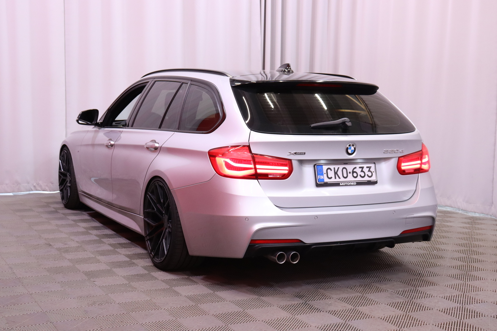 BMW - 320 - F31 Touring 320d A xDrive Business M Sport Edition // Suomi-auto / Vetokoukku / Sporttipenkit / Vakkari / Navi // - Farmari