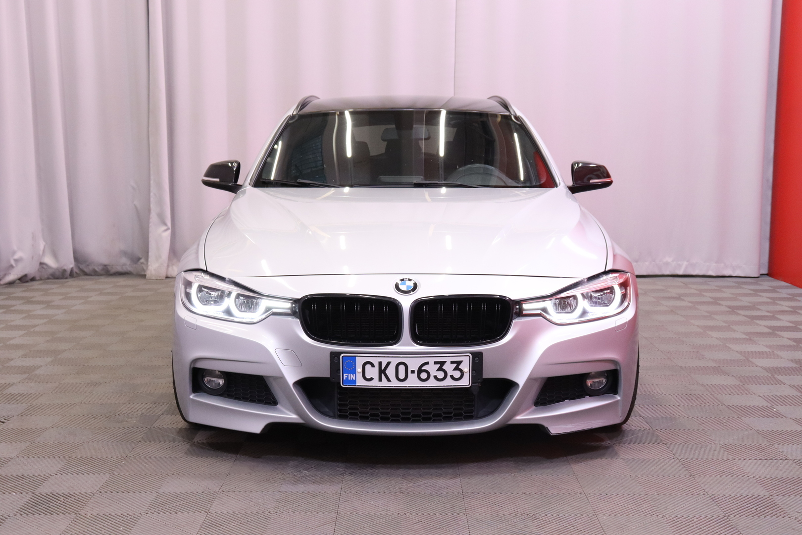 BMW - 320 - F31 Touring 320d A xDrive Business M Sport Edition // Suomi-auto / Vetokoukku / Sporttipenkit / Vakkari / Navi // - Farmari