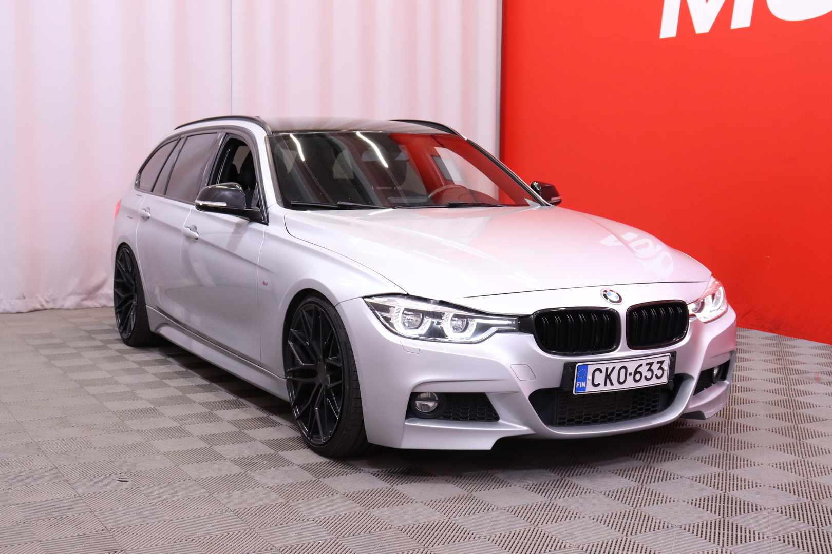 BMW - 320 - F31 Touring 320d A xDrive Business M Sport Edition // Suomi-auto / Vetokoukku / Sporttipenkit / Vakkari / Navi // - Farmari