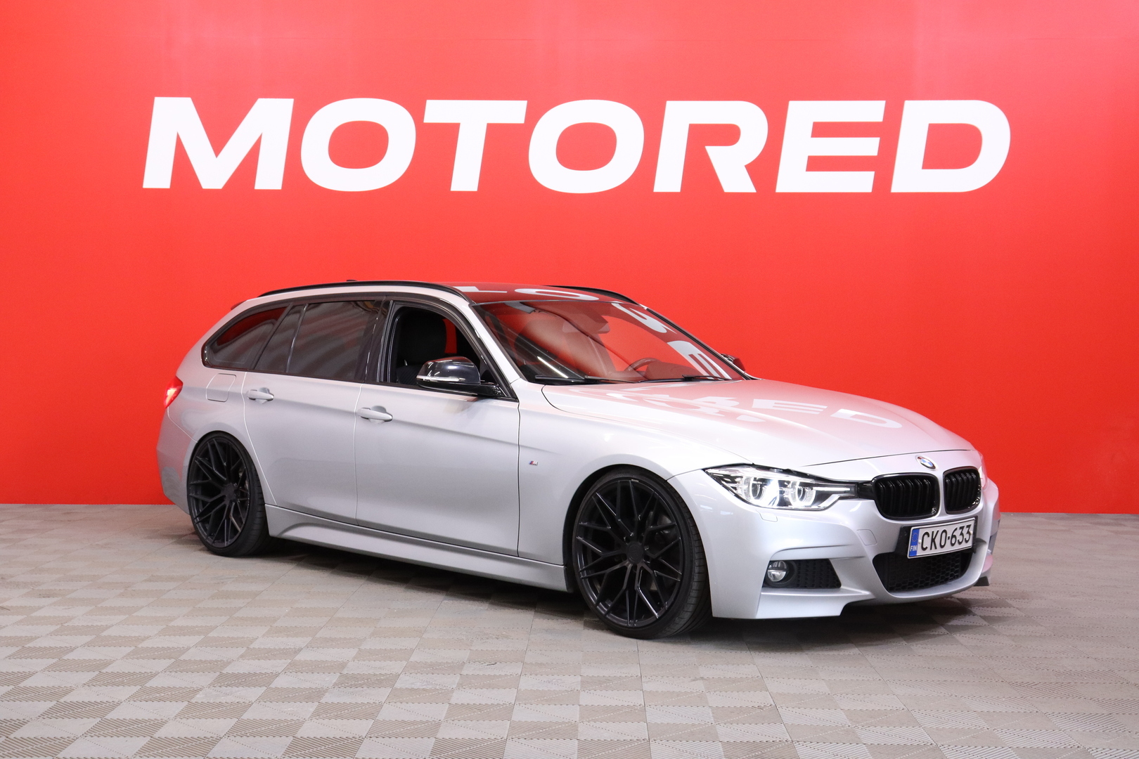 BMW - 320 - F31 Touring 320d A xDrive Business M Sport Edition // Suomi-auto / Vetokoukku / Sporttipenkit / Vakkari / Navi // - Farmari