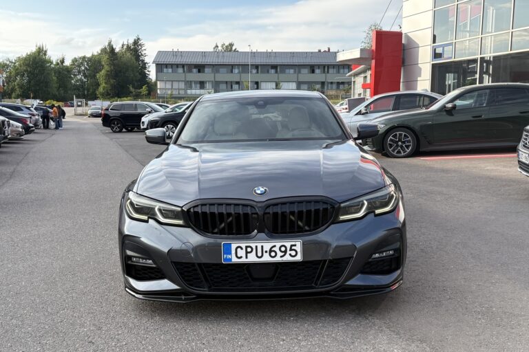 BMW 330