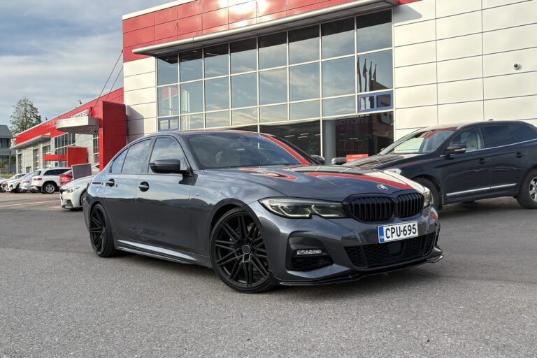 BMW - 330 - G20 Sedan 330i A xDrive Business M Sport - Sedan