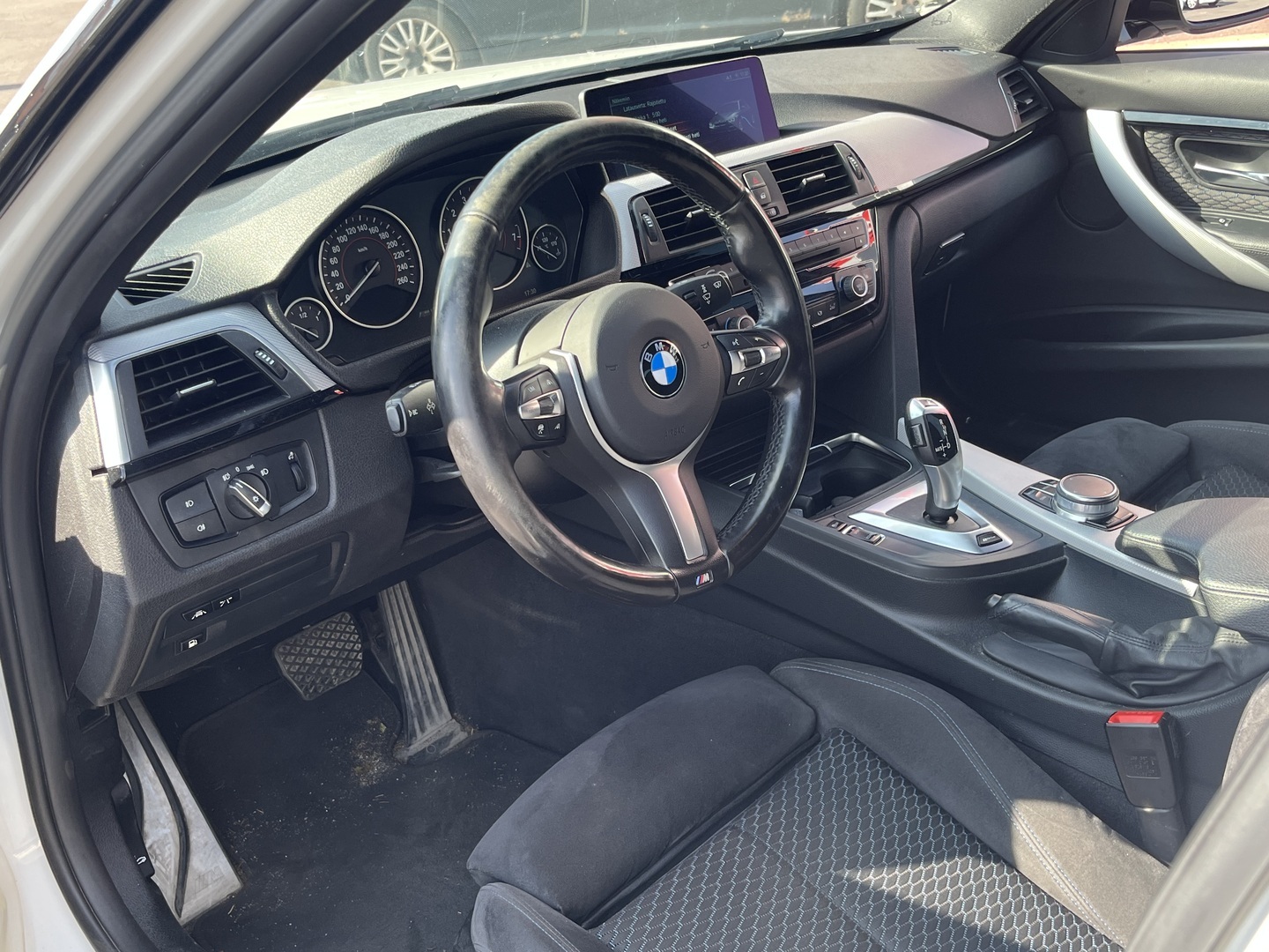 BMW - 330 - 330e iPerformance M-Sport - Sedan