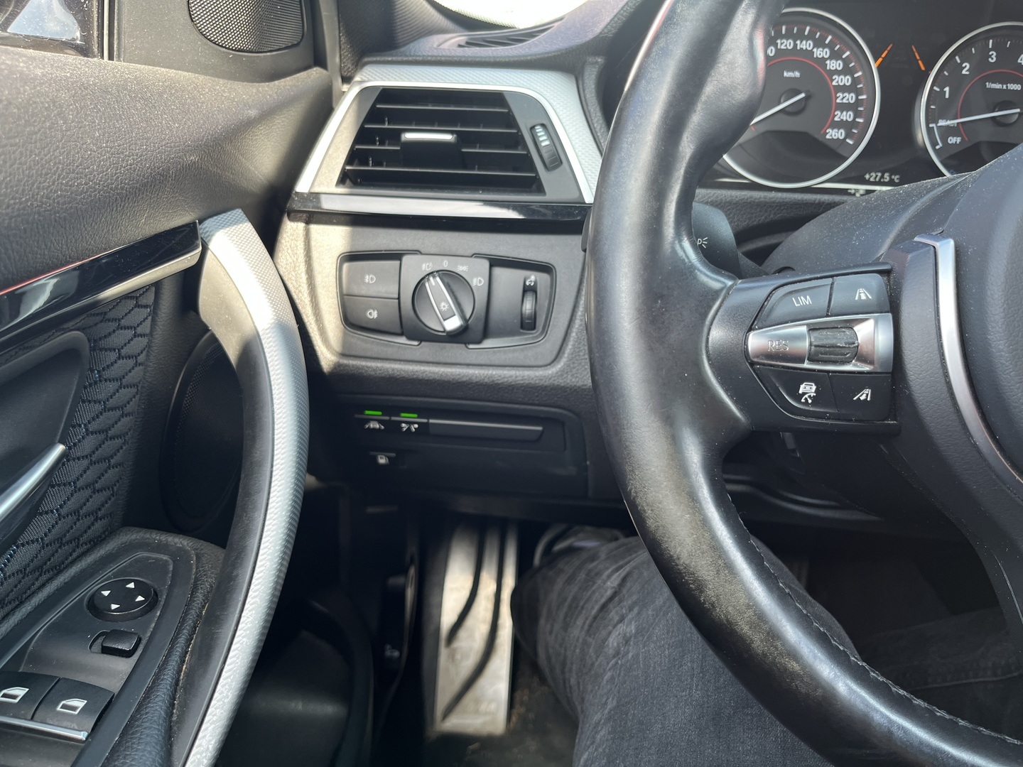 BMW - 330 - 330e iPerformance M-Sport - Sedan