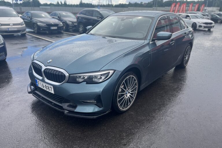 BMW 330
