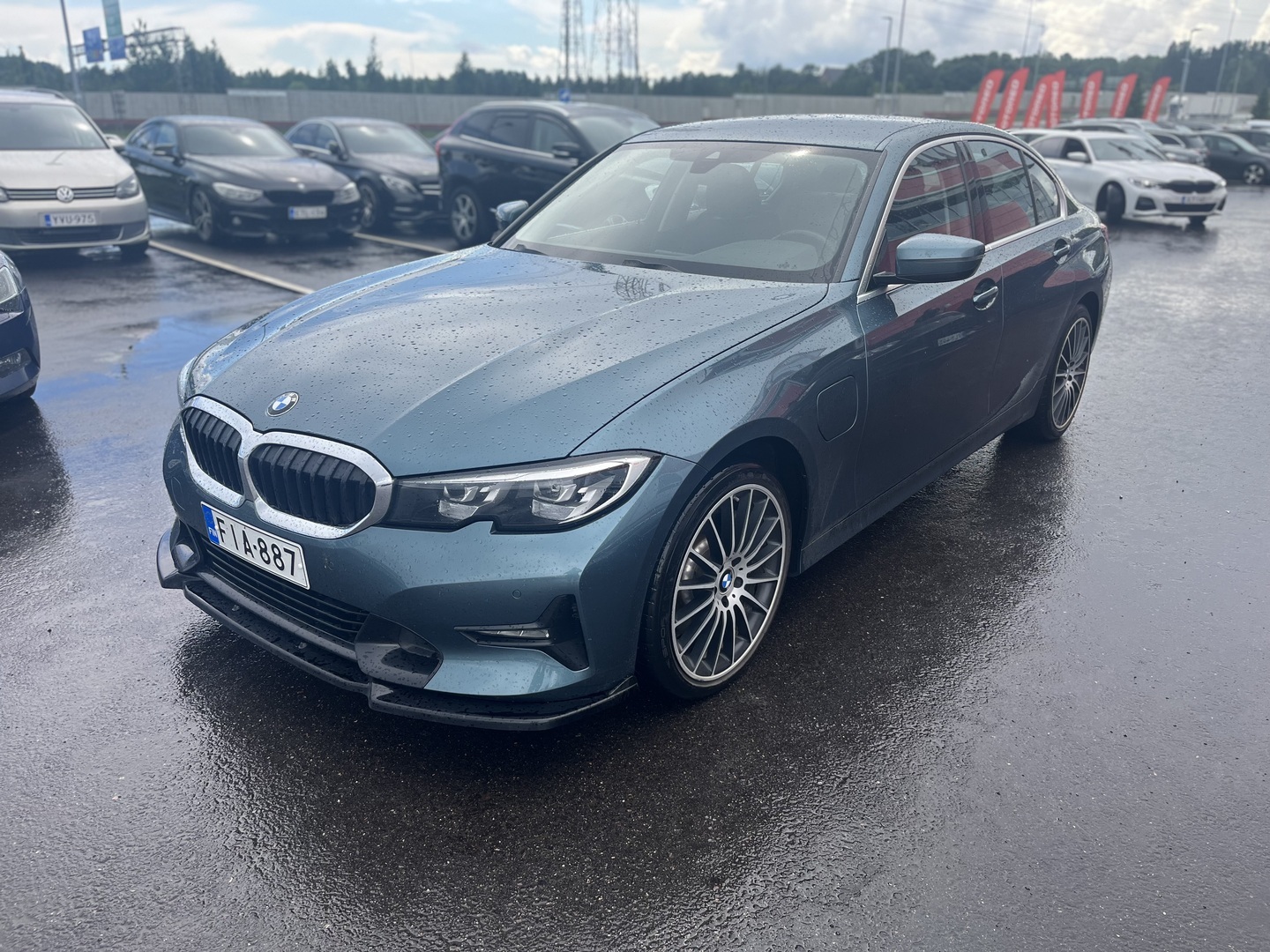 BMW - 330 - G20 Sedan 330e A Charged Edition Sport // Ambient / Lisälämmitin / Akustiikkalasit / Vakkari / CarPlay / LED // - Sedan