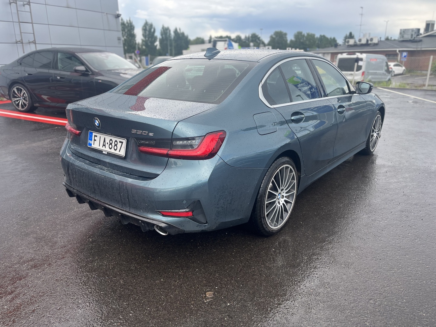 BMW - 330 - G20 Sedan 330e A Charged Edition Sport // Ambient / Lisälämmitin / Akustiikkalasit / Vakkari / CarPlay / LED // - Sedan