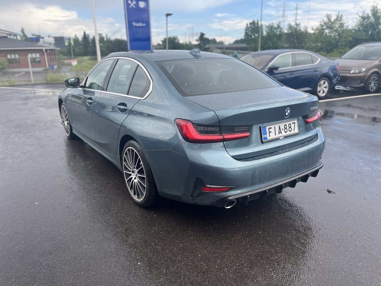 BMW - 330 - G20 Sedan 330e A Charged Edition Sport // Ambient / Lisälämmitin / Akustiikkalasit / Vakkari / CarPlay / LED // - Sedan