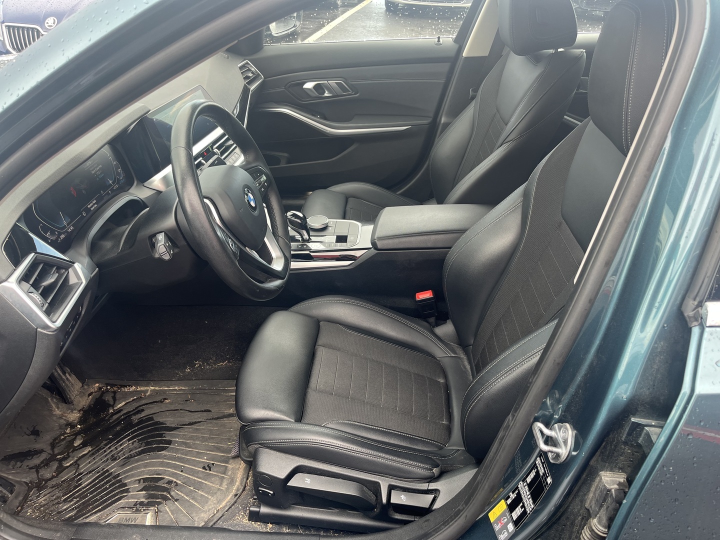 BMW - 330 - G20 Sedan 330e A Charged Edition Sport // Ambient / Lisälämmitin / Akustiikkalasit / Vakkari / CarPlay / LED // - Sedan