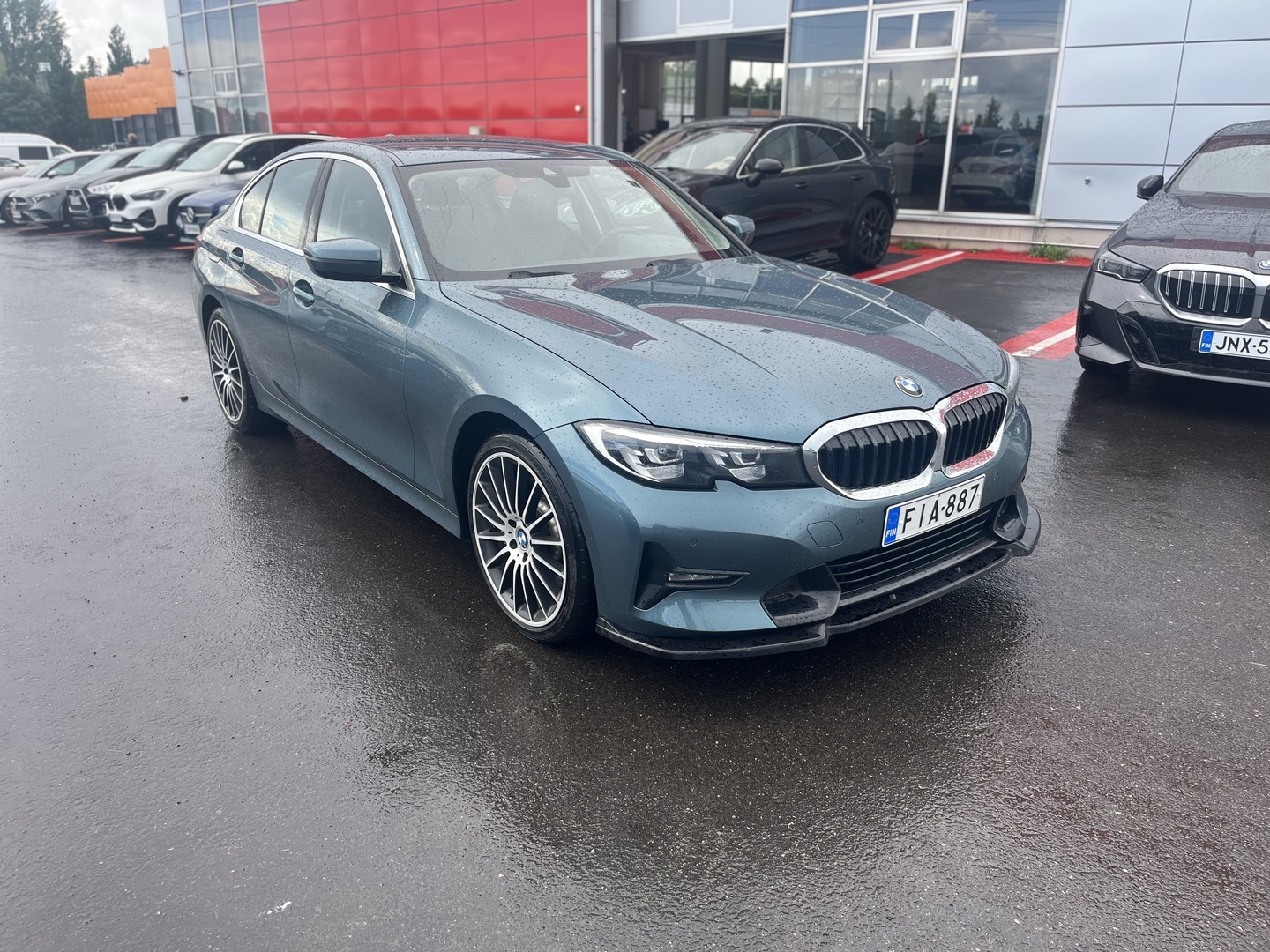 BMW - 330 - G20 Sedan 330e A Charged Edition Sport // Ambient / Lisälämmitin / Akustiikkalasit / Vakkari / CarPlay / LED // - Sedan