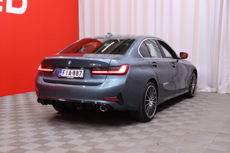 BMW 330