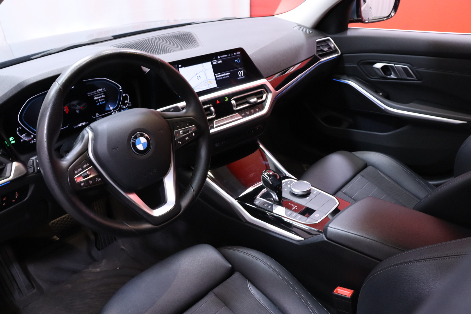 BMW - 330 - G20 Sedan 330e A Charged Edition Sport // Ambient / Lisälämmitin / Akustiikkalasit / Vakkari / CarPlay / LED // - Sedan