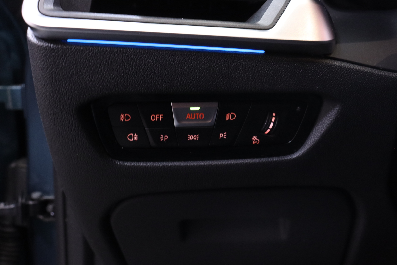 BMW - 330 - G20 Sedan 330e A Charged Edition Sport // Ambient / Lisälämmitin / Akustiikkalasit / Vakkari / CarPlay / LED // - Sedan