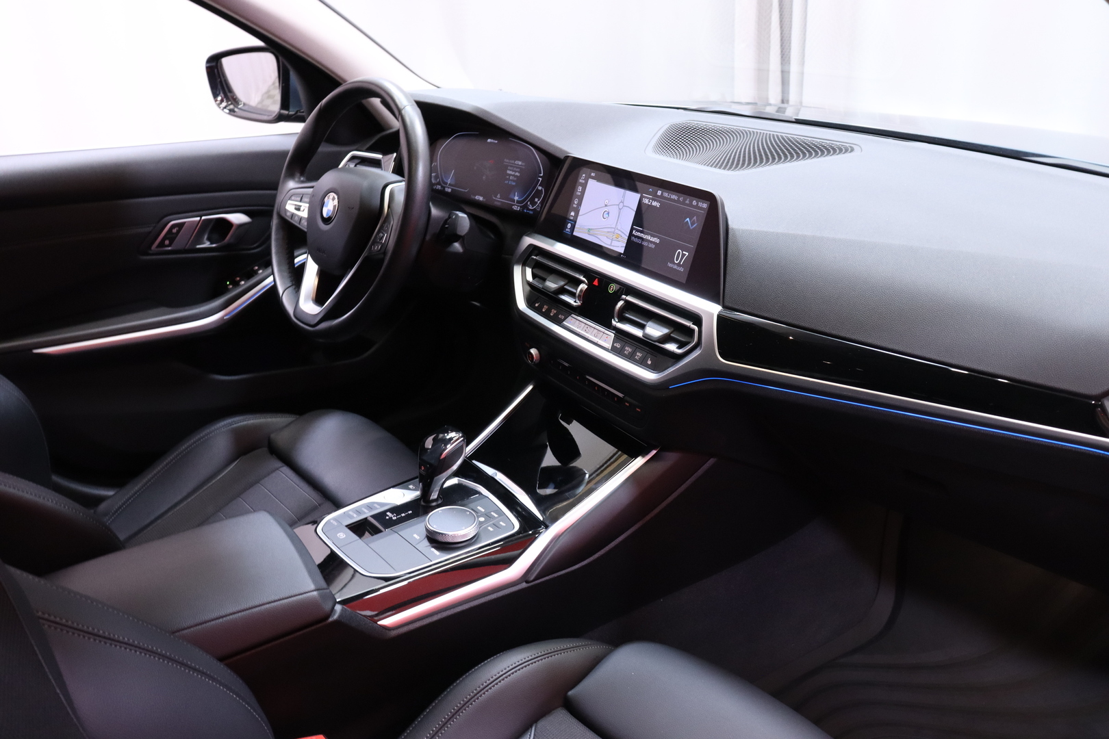 BMW - 330 - G20 Sedan 330e A Charged Edition Sport // Ambient / Lisälämmitin / Akustiikkalasit / Vakkari / CarPlay / LED // - Sedan