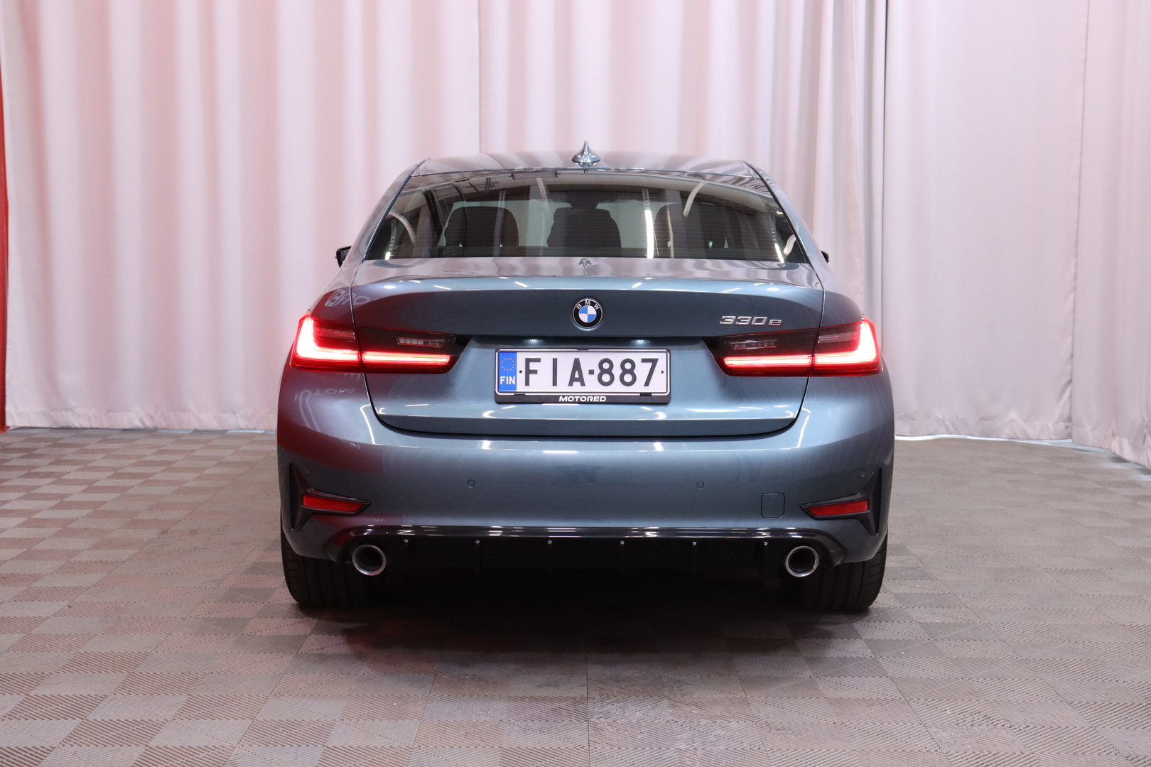 BMW - 330 - G20 Sedan 330e A Charged Edition Sport // Ambient / Lisälämmitin / Akustiikkalasit / Vakkari / CarPlay / LED // - Sedan