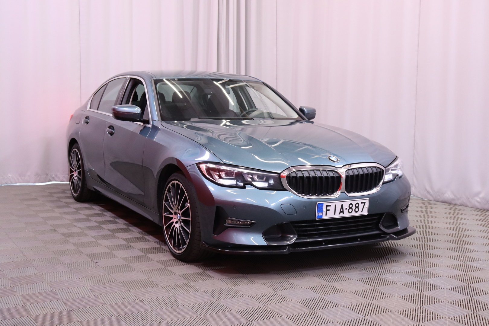 BMW - 330 - G20 Sedan 330e A Charged Edition Sport // Ambient / Lisälämmitin / Akustiikkalasit / Vakkari / CarPlay / LED // - Sedan