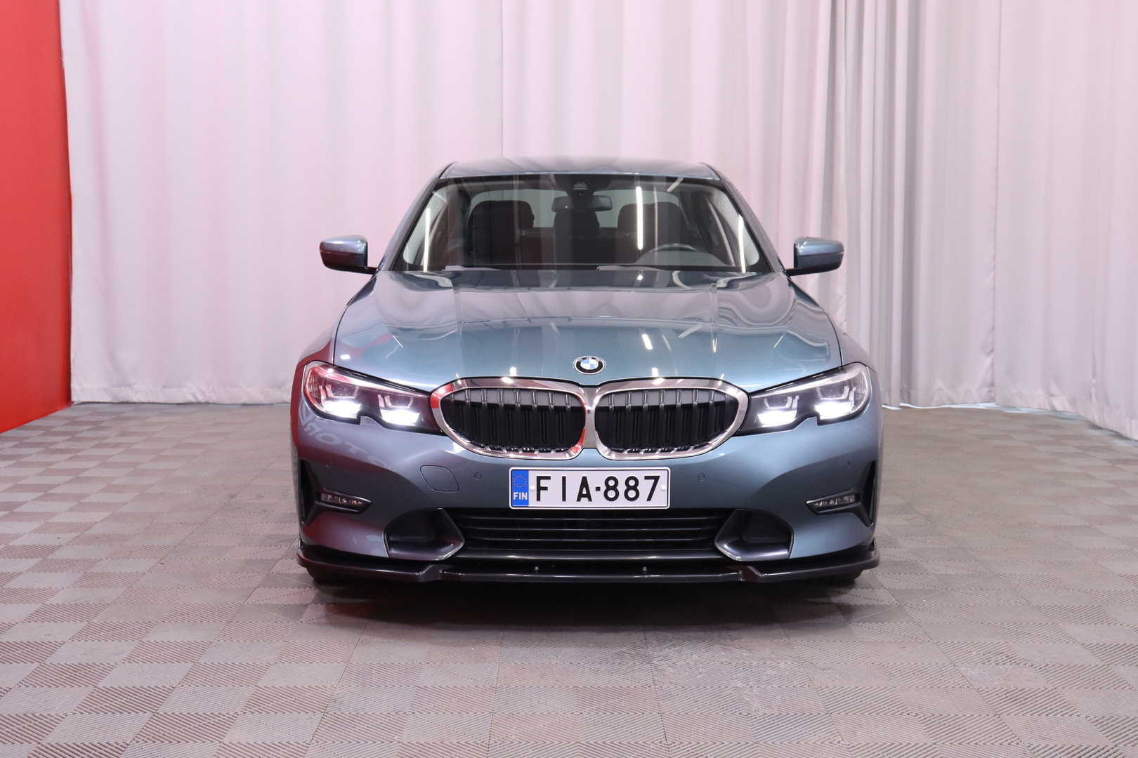 BMW - 330 - G20 Sedan 330e A Charged Edition Sport // Ambient / Lisälämmitin / Akustiikkalasit / Vakkari / CarPlay / LED // - Sedan