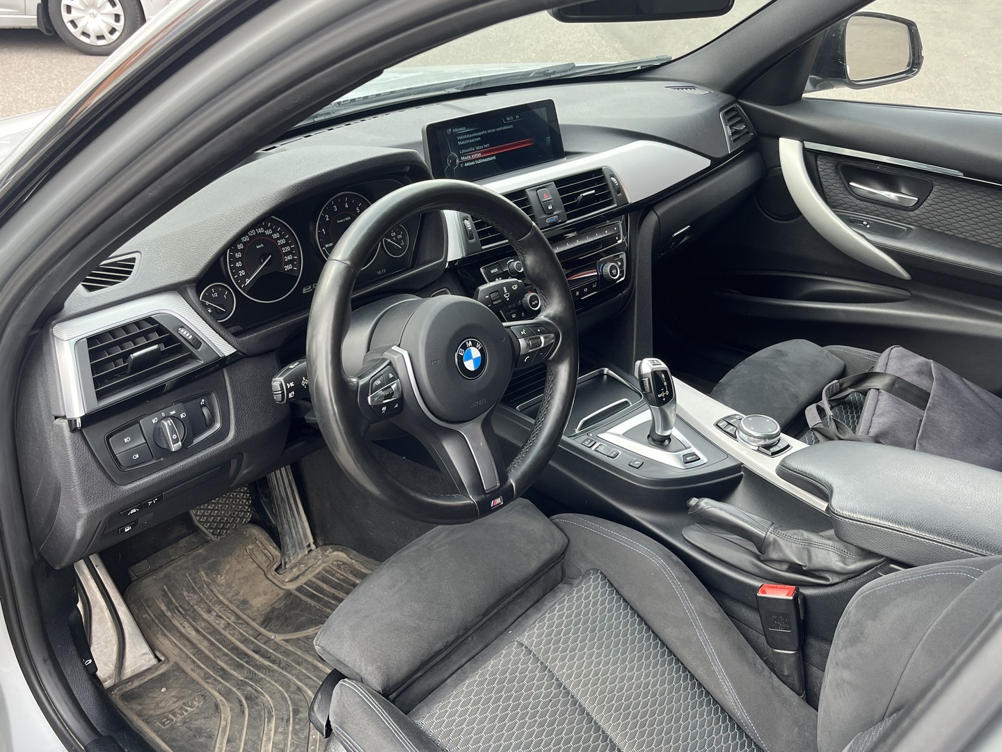 BMW - 330 - F30 Sedan 330e A Business M Sport Edition - Sedan