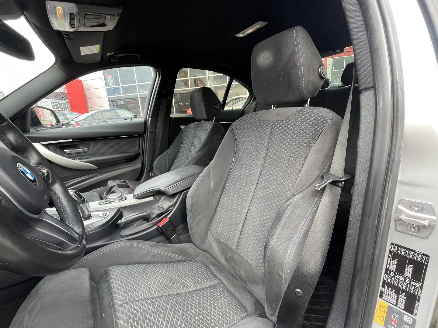 BMW - 330 - F30 Sedan 330e A Business M Sport Edition - Sedan