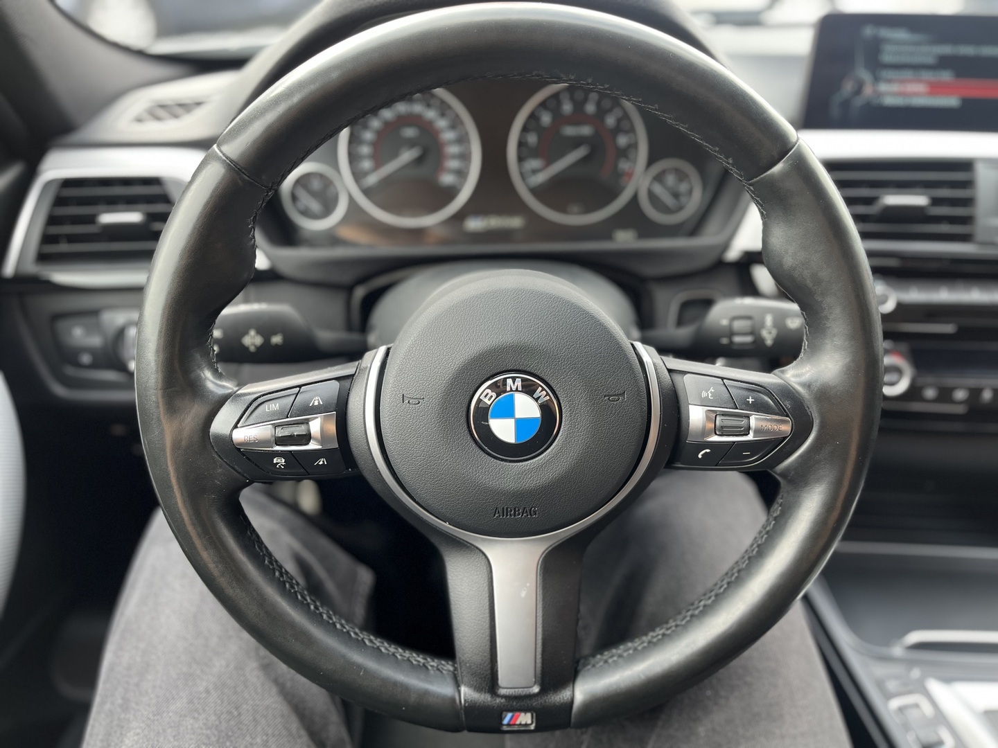 BMW - 330 - F30 Sedan 330e A Business M Sport Edition - Sedan