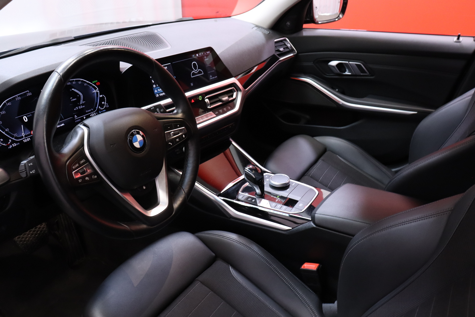 BMW - 330 - G21 Touring 330e xDrive A Charged Edition // Harman Kardon / Comfort Access / ACC / Sporttipenkit / LED / Ambient / Esilämmitys - Farmari