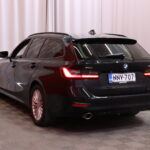 BMW - 330 - G21 Touring 330e xDrive A Charged Edition // Harman Kardon / Comfort Access / ACC / Sporttipenkit / LED / Ambient / Esilämmitys - Farmari