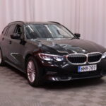 BMW - 330 - G21 Touring 330e xDrive A Charged Edition // Harman Kardon / Comfort Access / ACC / Sporttipenkit / LED / Ambient / Esilämmitys - Farmari