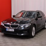 BMW - 330 - G21 Touring 330e xDrive A Charged Edition // Harman Kardon / Comfort Access / ACC / Sporttipenkit / LED / Ambient / Esilämmitys - Farmari