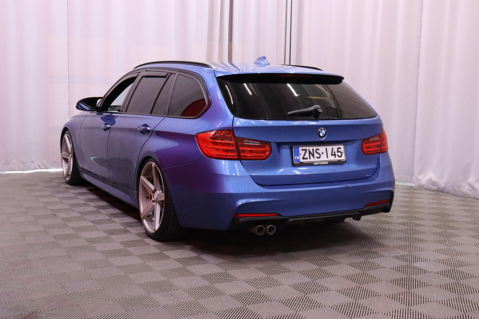 BMW - 330 - F31 Touring 330d TwinPower Turbo A xDrive // M-SPORT / Bluetooth / Vakkari / Navi // - Farmari