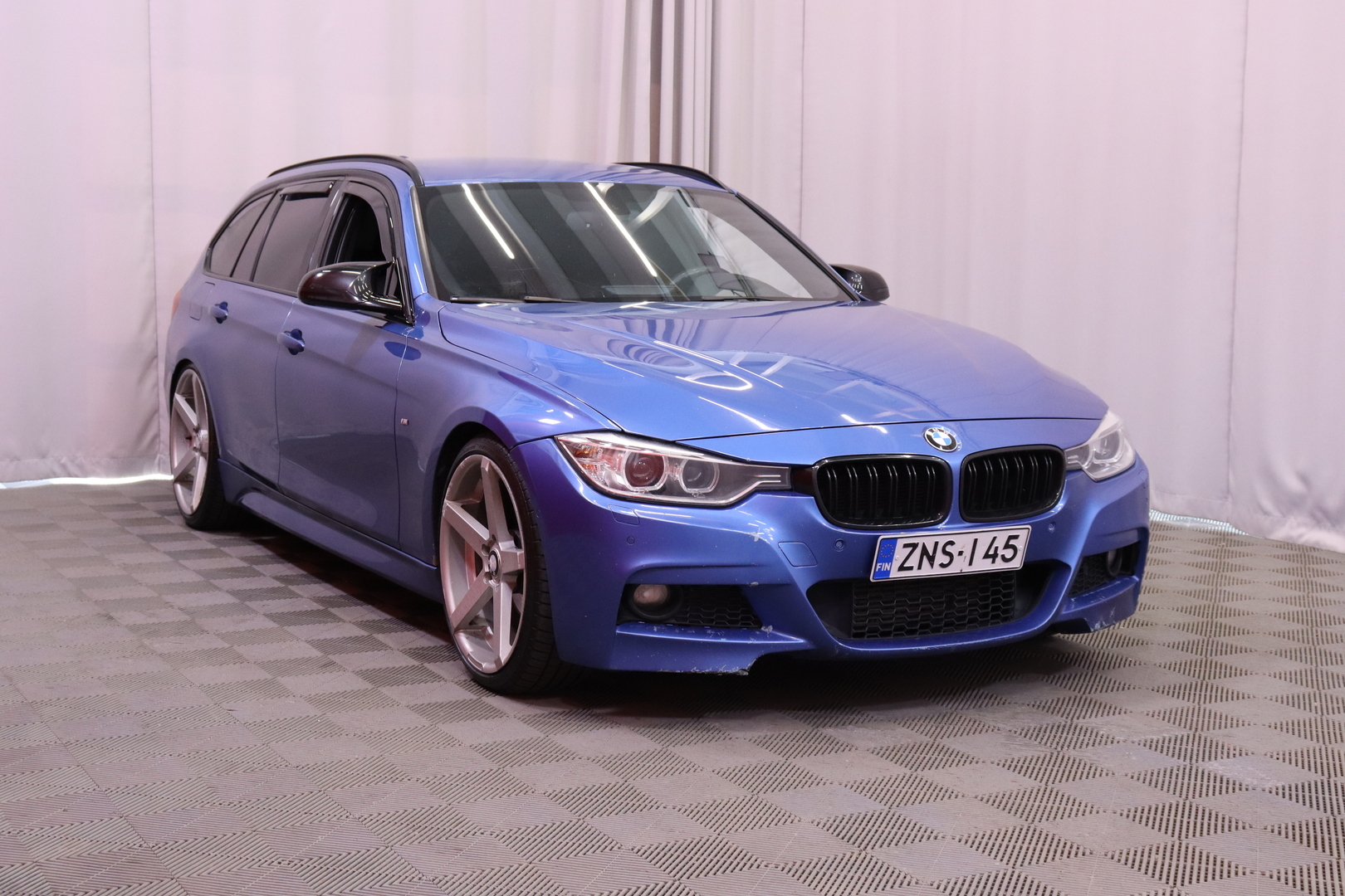 BMW - 330 - F31 Touring 330d TwinPower Turbo A xDrive // M-SPORT / Bluetooth / Vakkari / Navi // - Farmari